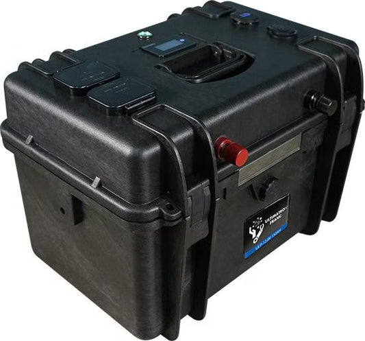 ULTIMATRON ULP-12-150 wasserdichte tragbare LiFePO4 Batterie 12,8 V 150 Ah mit Bluetooth, Smart BMS & LCD-Display