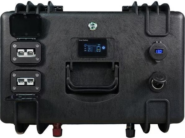 ULTIMATRON ULP-24-100 wasserdichte tragbare LiFePO4 Batterie 25,6 V 100 Ah mit Bluetooth, Smart BMS & LCD-Display