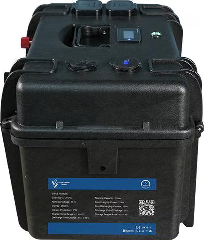 ULTIMATRON ULP-24-100 wasserdichte tragbare LiFePO4 Batterie 25,6 V 100 Ah mit Bluetooth, Smart BMS & LCD-Display