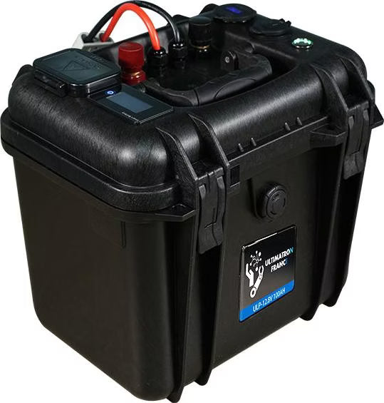 ULTIMATRON ULP-12-100 wasserdichte tragbare LiFePO4 Batterie 12,8 V 100 Ah mit Bluetooth, Smart BMS & LCD-Display