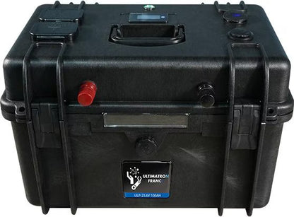 ULTIMATRON ULP-24-100 wasserdichte tragbare LiFePO4 Batterie 25,6 V 100 Ah mit Bluetooth, Smart BMS & LCD-Display